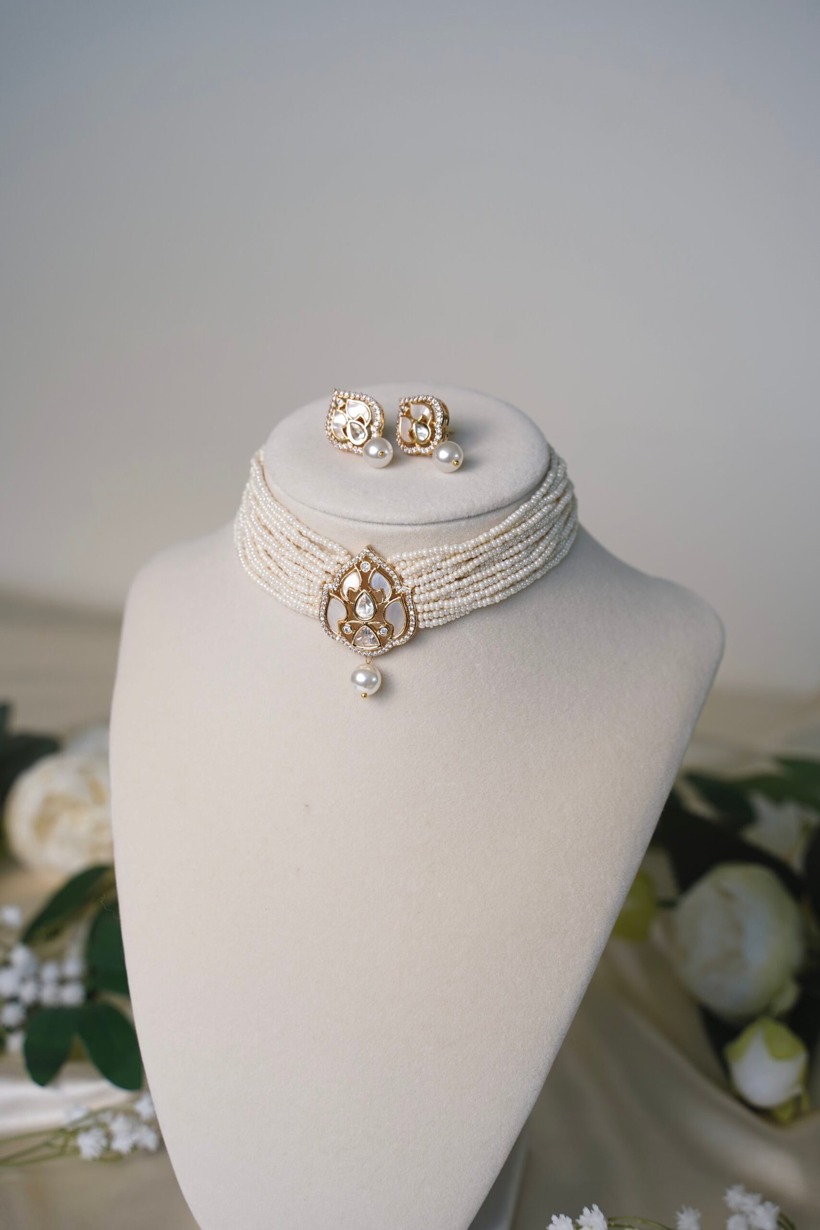 Ivory Beaded Choker with Stones and Pearl - Image 3