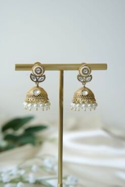 Alternative view of Pearl and Kundan Antique necklace Set