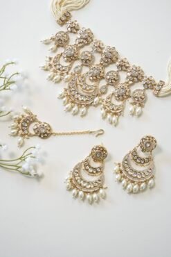 Aisha kundan choker set