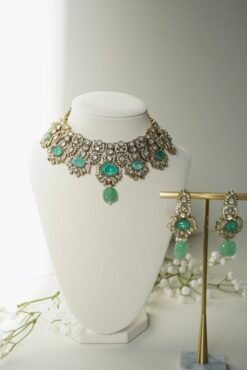 Alternative view of Avantika Kundan Set