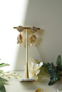 Alternative view of Mother of Pearl Set