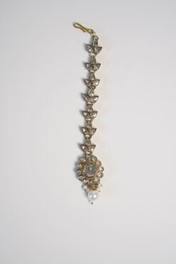 Alternative view of Small Kanira Maang Tika