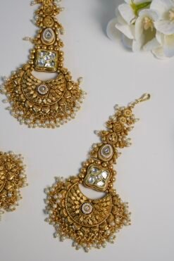 Alternative view of Floral Antique Mang Tikka