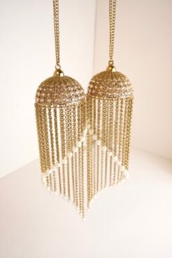 Contemporary South Asian bridal pearl kaleerey