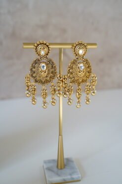 raditional gold finish kundan necklace set with matching earrings and maang tikka, featuring intricate detailing and a bold statement design