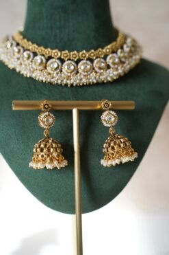 Alternative view of Swarna Pearl With Jhumka Set