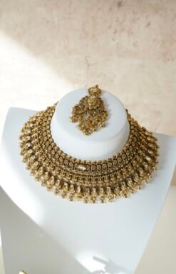Alternative view of Shanaya Kundan Bridal Set - Gold Finish