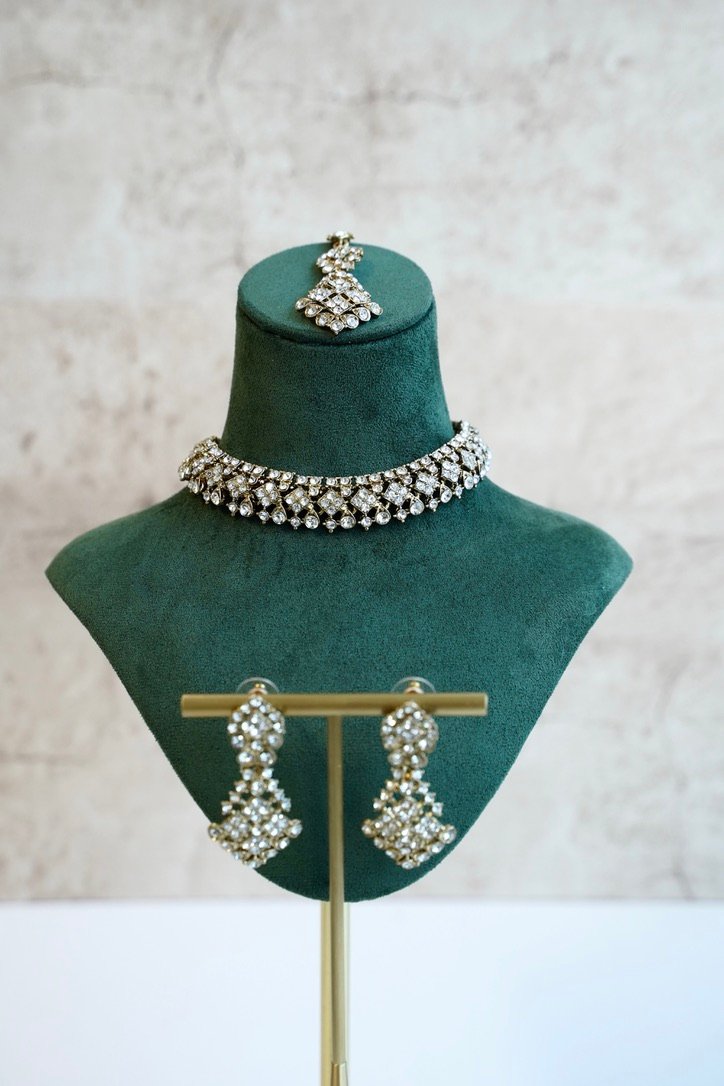 Indian Pakistani necklace set with matching sparkly drop earrings and traditional maang tikka for bridal receptions and festive events.