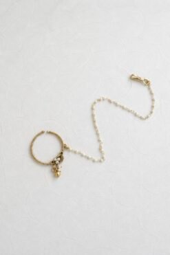 Medium sized floral Kundan nath with a matte gold polish finish and a single layer chain by Seyora Jewels.