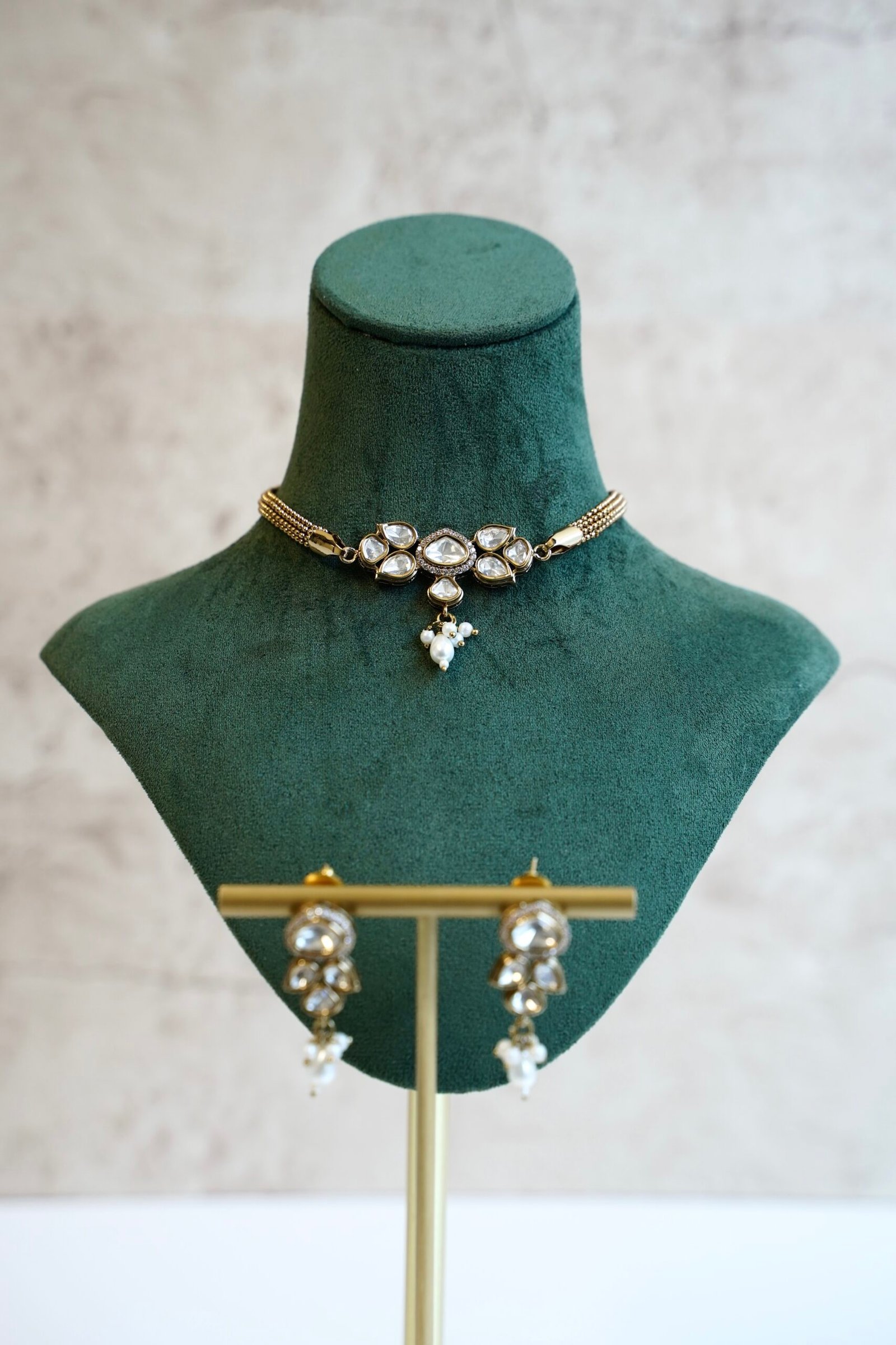 Dainty mini Kundan necklace with an adjustable chain and a pair of matching classic earrings by Seyora Jewels.